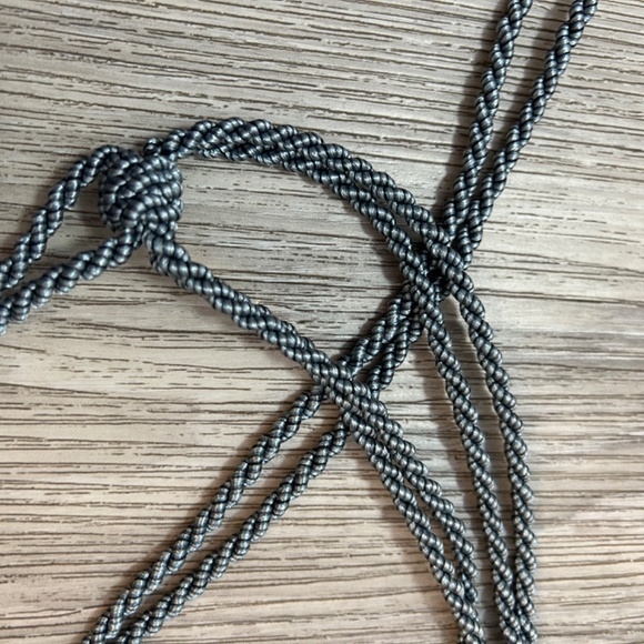 Silver grey coloured tassel curtain tie backs holders. New condition. - Picture 4 of 4